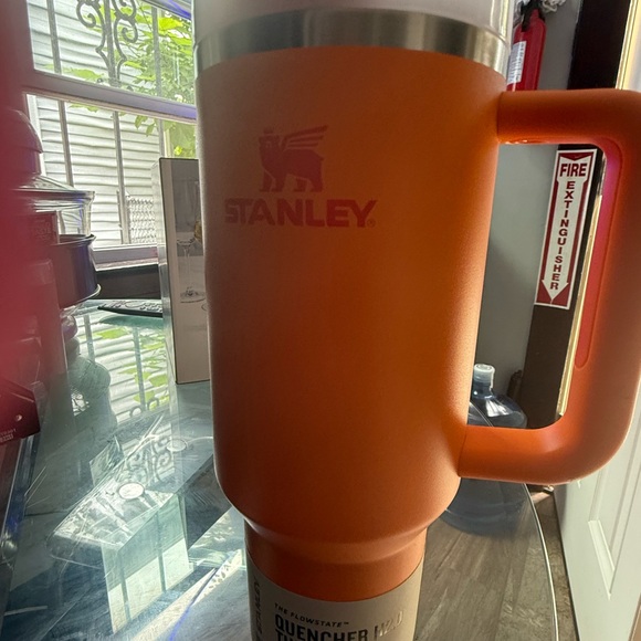 Stanley Quencher H2.0 Tumbler - Orange - Picture 3 of 3